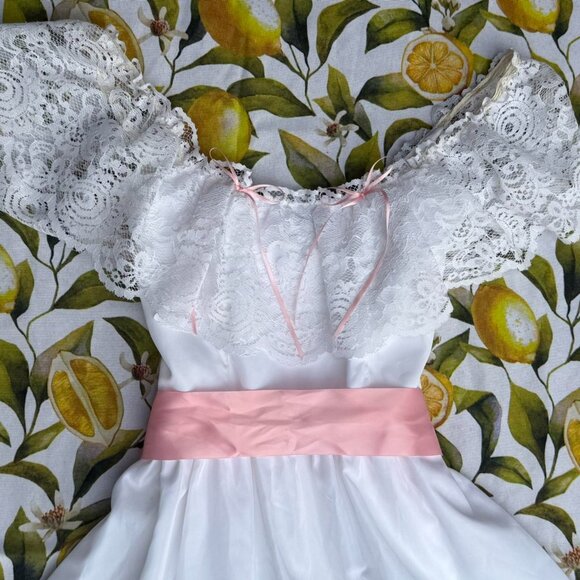 HANDMADE VTG (60s - 70s) RUFFLE & LACE full skirt wedding dress w/ ribbon tie! - Picture 2 of 14